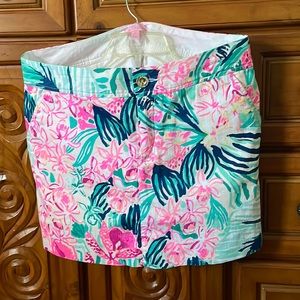 Lilly Pulitzer Skort.  Bright beautiful pattern.  Size 10